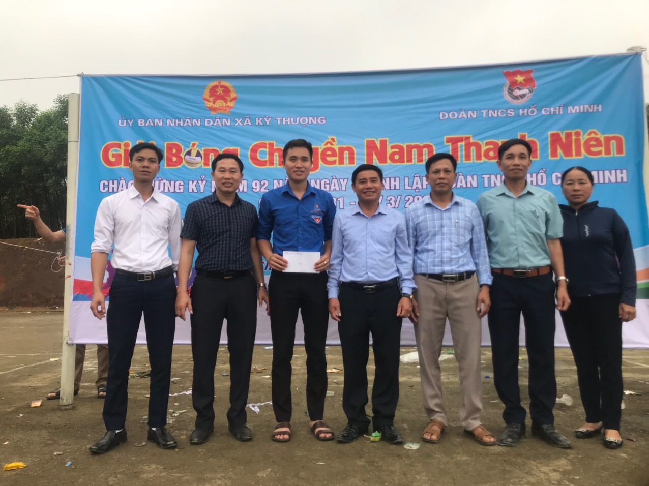 Ban văn hóa thông tin xã Kỳ Thượng phối hợp với Đoàn thanh niên Khai mạc giải bóng chuyền nam thanh niên chào mừng kỷ niệm 92 năm ngày ngày thành lập Đoàn TNCS Hồ Chí Minh