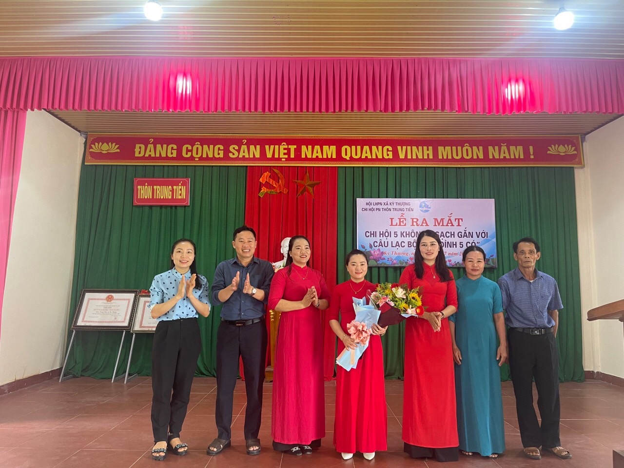Chi hội phụ nữ thôn Trung Tiến tổ chức ra mắt câu lạc bộ phụ nữ 5 không, 3 sạch